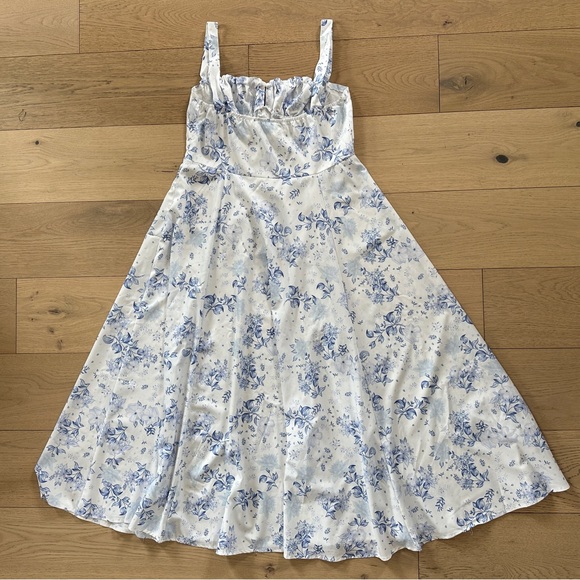 Floral Square Neck Midi Dress in Blue and White - Picture 7 of 9